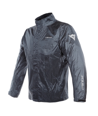 Denne jakken er laget av 100 % vanntett stoff og kommer komplett med et personlig design.
Regn jakke
