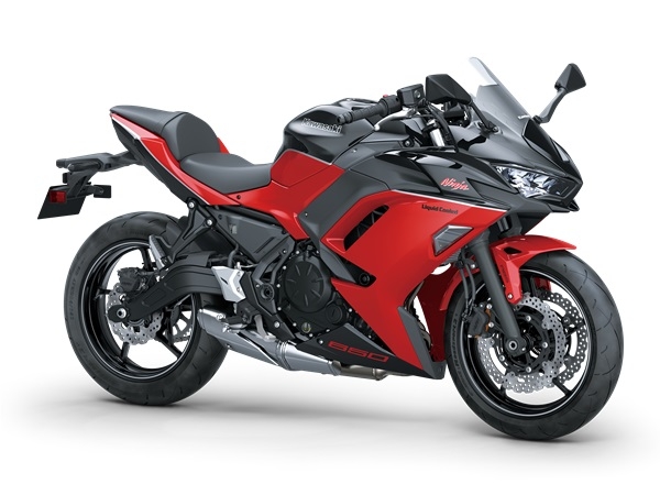 Nye Ninja 650 er en sportslig og lettkjørt motorsykkel med den seneste teknologien. Ninja 650 kommer med 2 stegs Traction Control, LED lys og TFT skjerm med smarttelefon-tilkobling. Motorforbedringer bidrar til et renere utslipp.